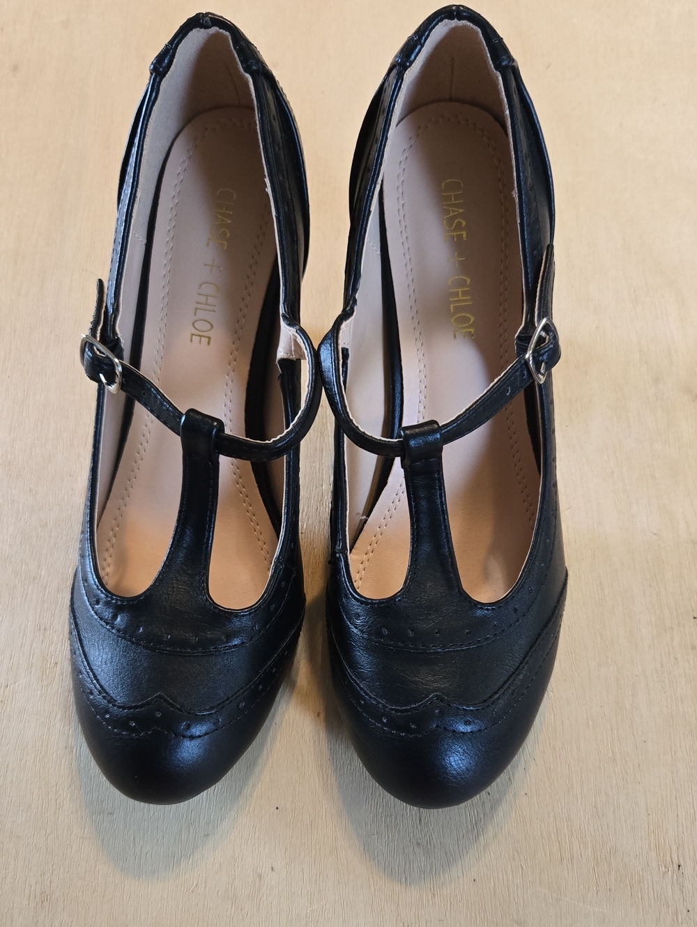 Chase & Chloe Mary Jane Oxford Pumps TStrap Buckle Wingtip Trim Vintage Inspired